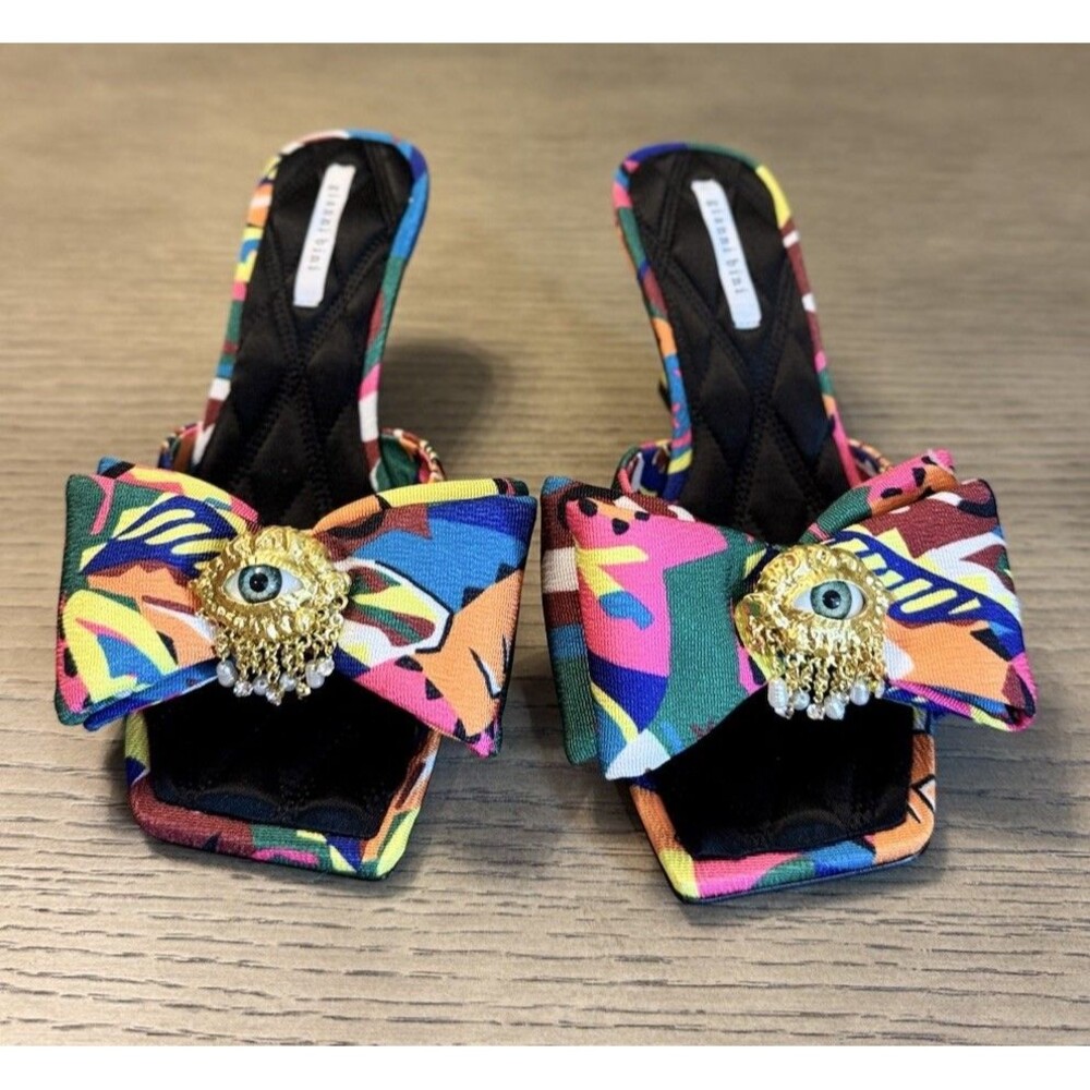 GIANNI BINI Women’s Multicolored Heeled Sandals with A Gold Eye Detail. Size 6